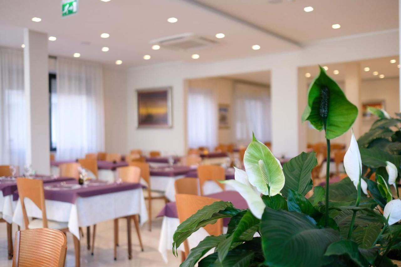 Hotel Astra Ριτσιόνε Εξωτερικό φωτογραφία